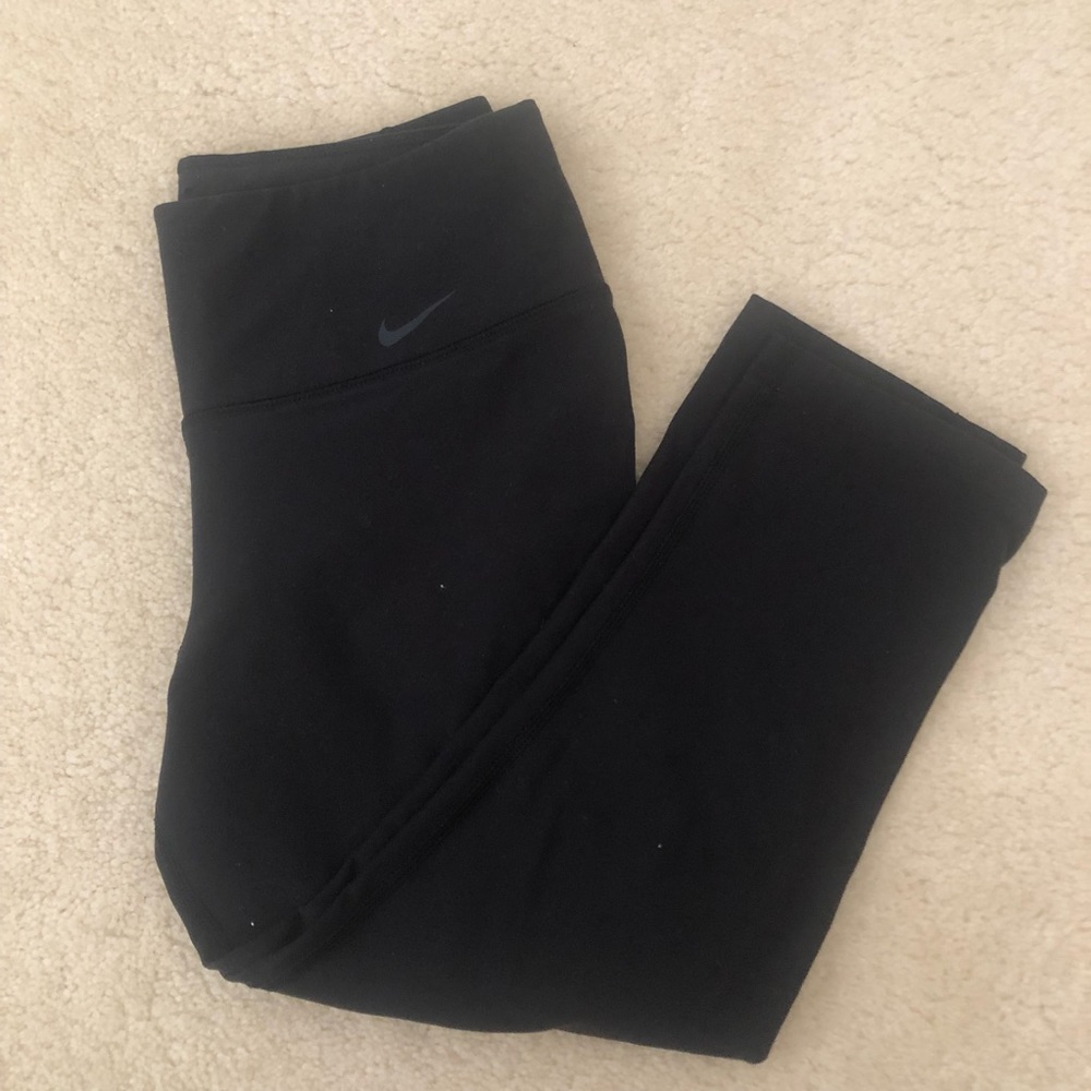 Nike black cropped leggings
